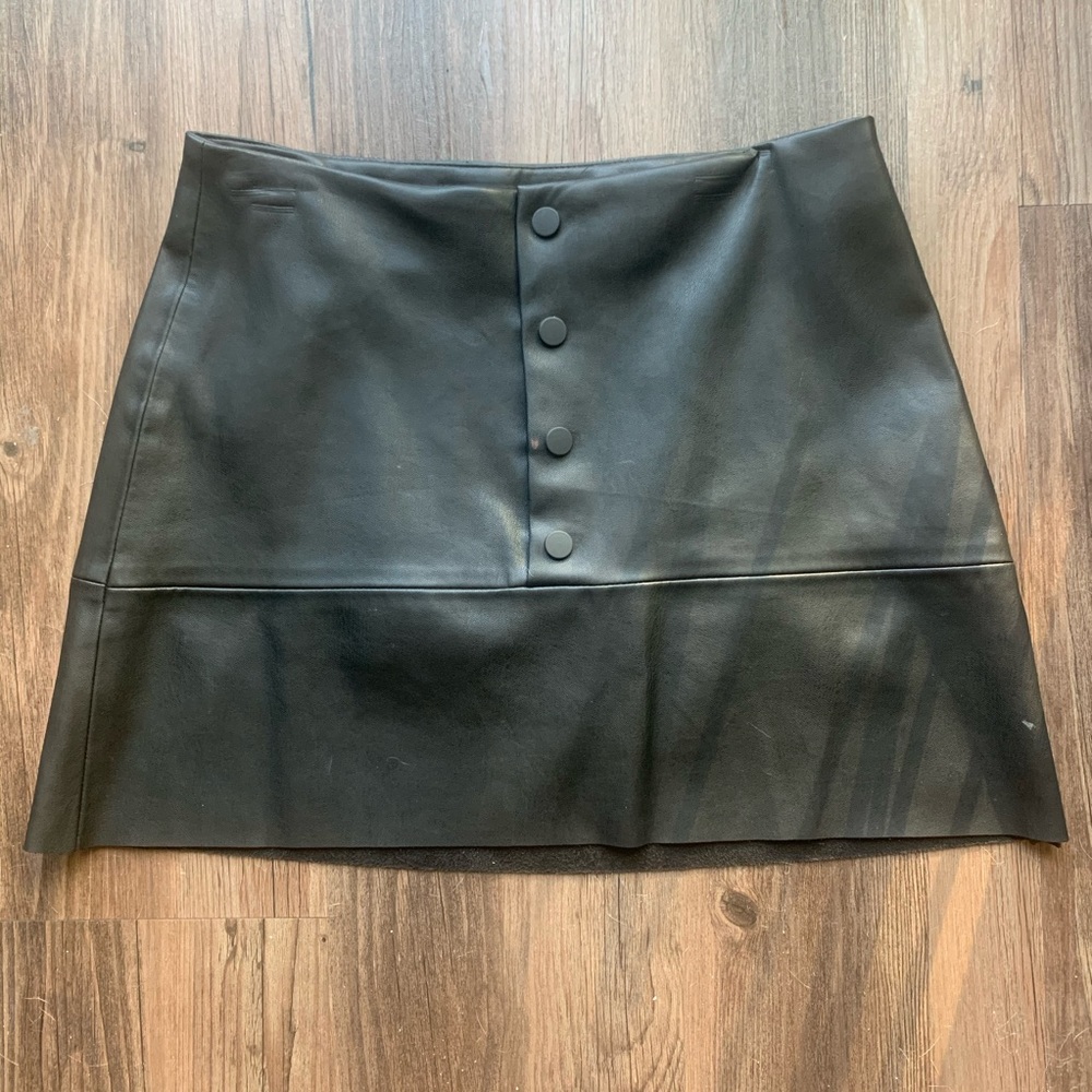 🛑 SOLD 🛑 Zara Leather Mini Skirt